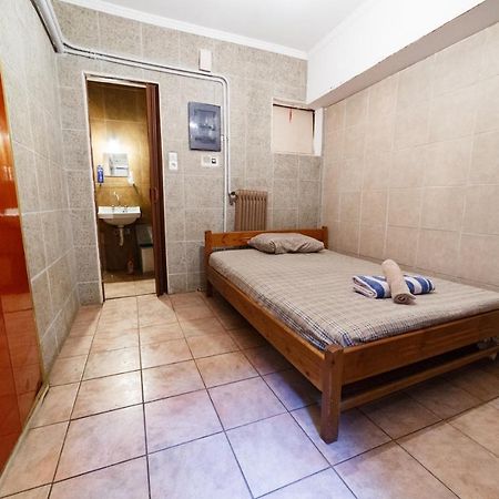 Ferienwohnung Private Flat For 2 Or 3 With Back Yard Near Exarhia Square And Archaelogical Museum Athen Exterior foto