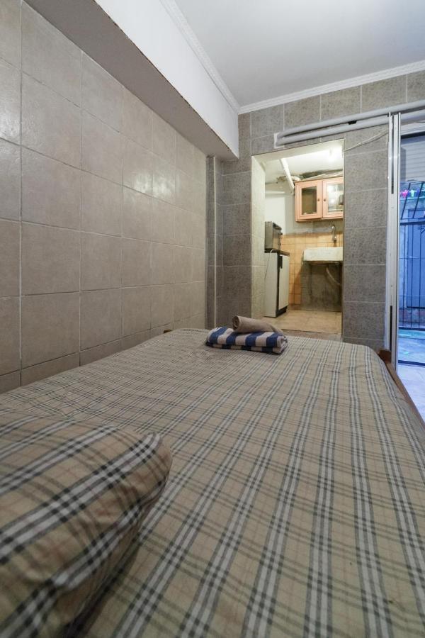 Ferienwohnung Private Flat For 2 Or 3 With Back Yard Near Exarhia Square And Archaelogical Museum Athen Exterior foto