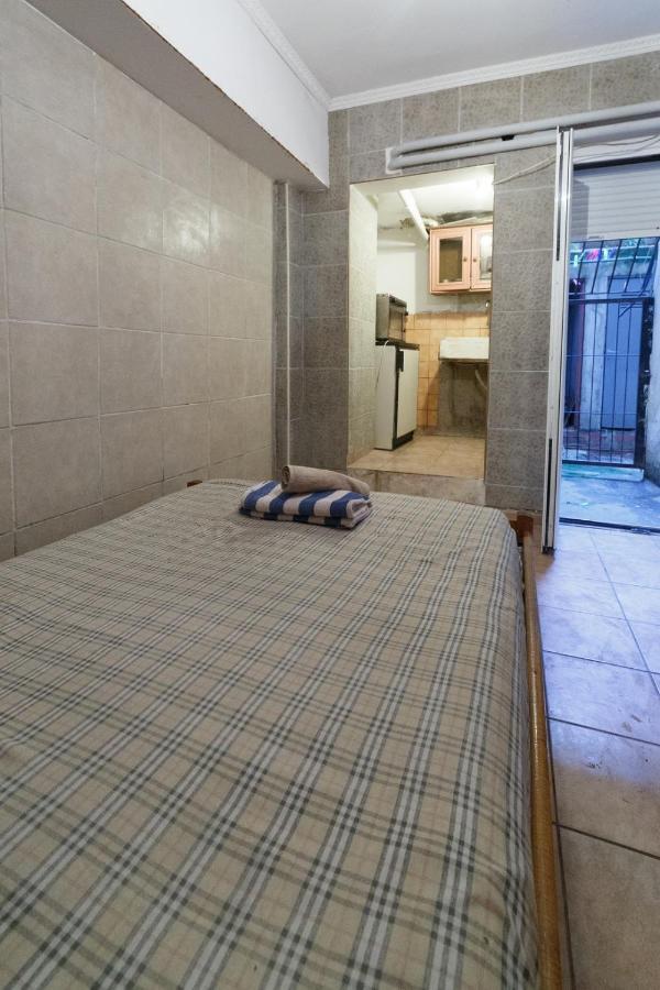 Ferienwohnung Private Flat For 2 Or 3 With Back Yard Near Exarhia Square And Archaelogical Museum Athen Exterior foto