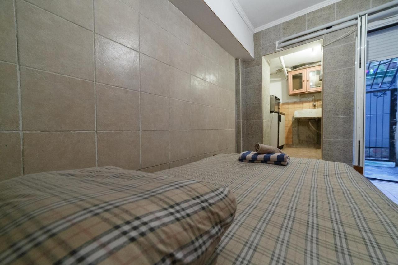 Ferienwohnung Private Flat For 2 Or 3 With Back Yard Near Exarhia Square And Archaelogical Museum Athen Exterior foto